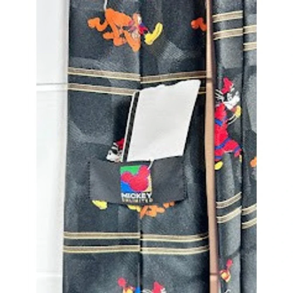 Disney Mickey Mouse and Friends‎ Character Print Necktie Great Adventures Beach